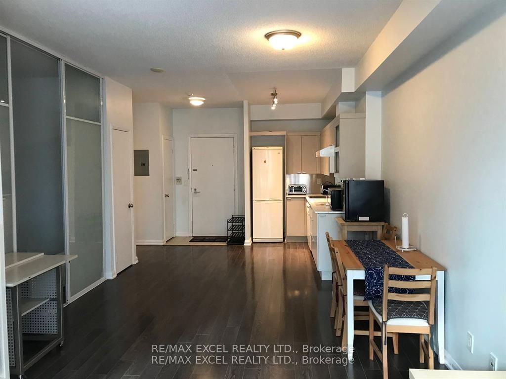 111 Elizabeth St, unit 1616 for rent - image #2