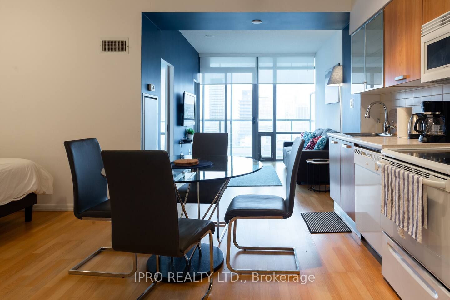 38 Grenville St, unit 4009 for rent - image #2