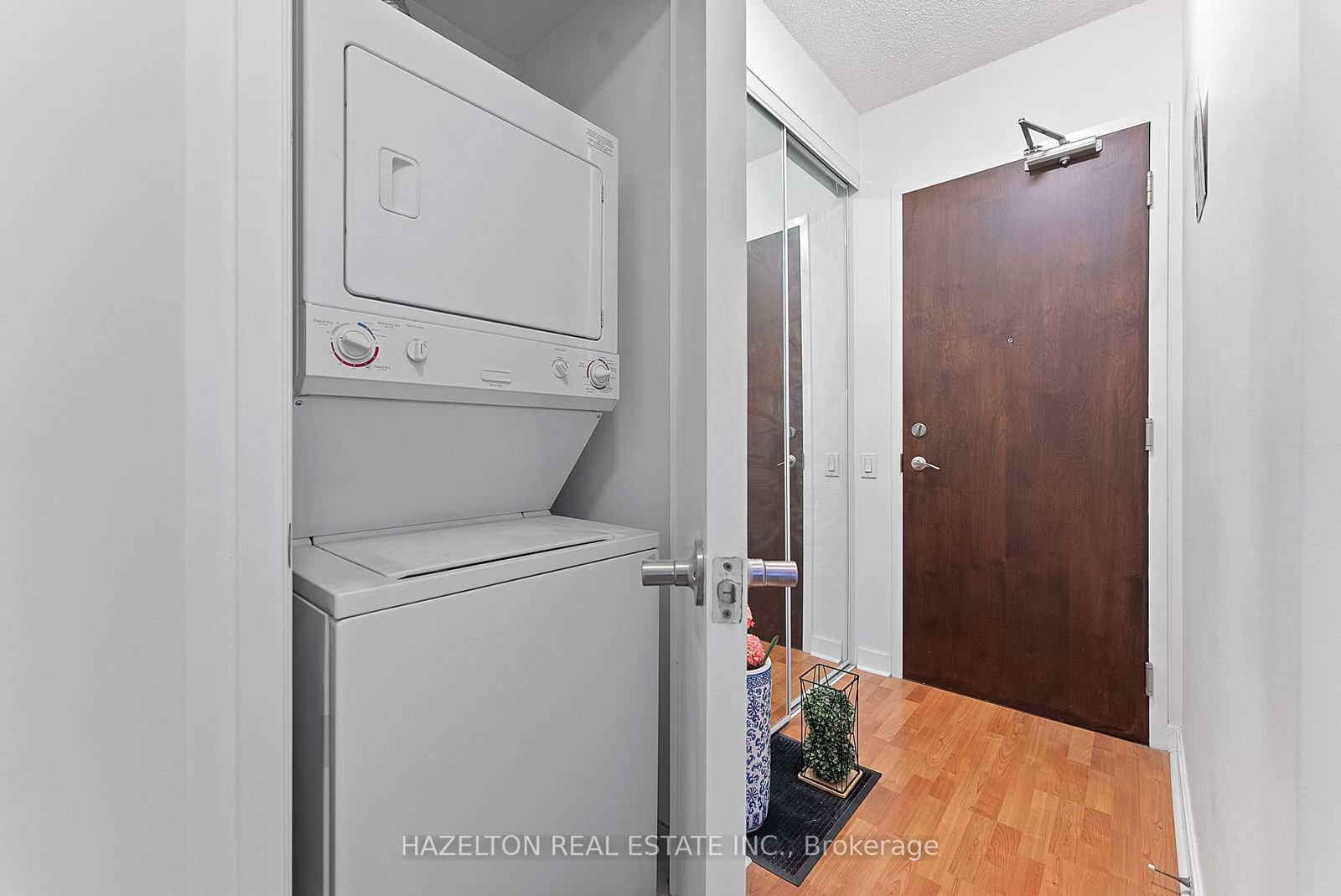 85 Bloor St E, unit 1709 for sale