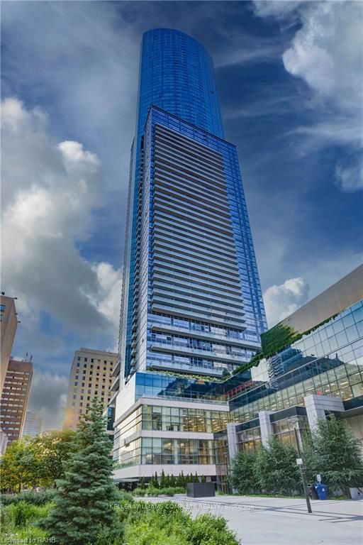 388 Yonge St, unit 7116 for sale