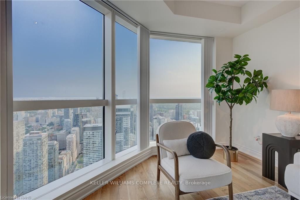 388 Yonge St, unit 7116 for sale