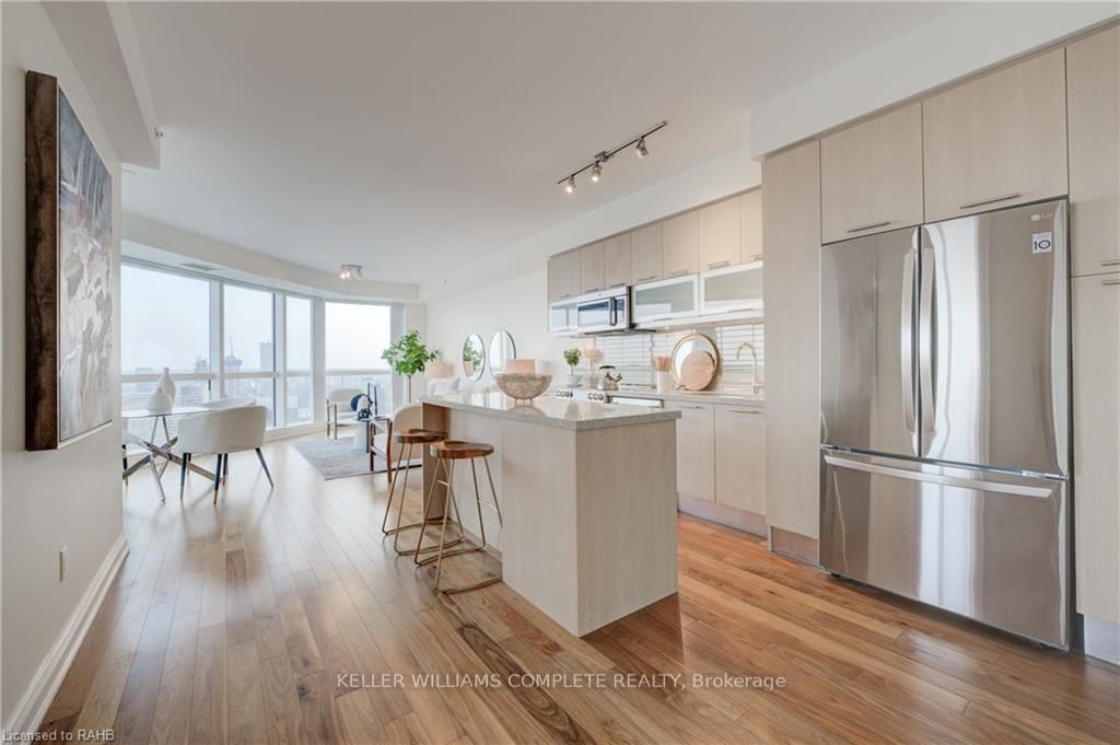 388 Yonge St, unit 7116 for sale - image #8