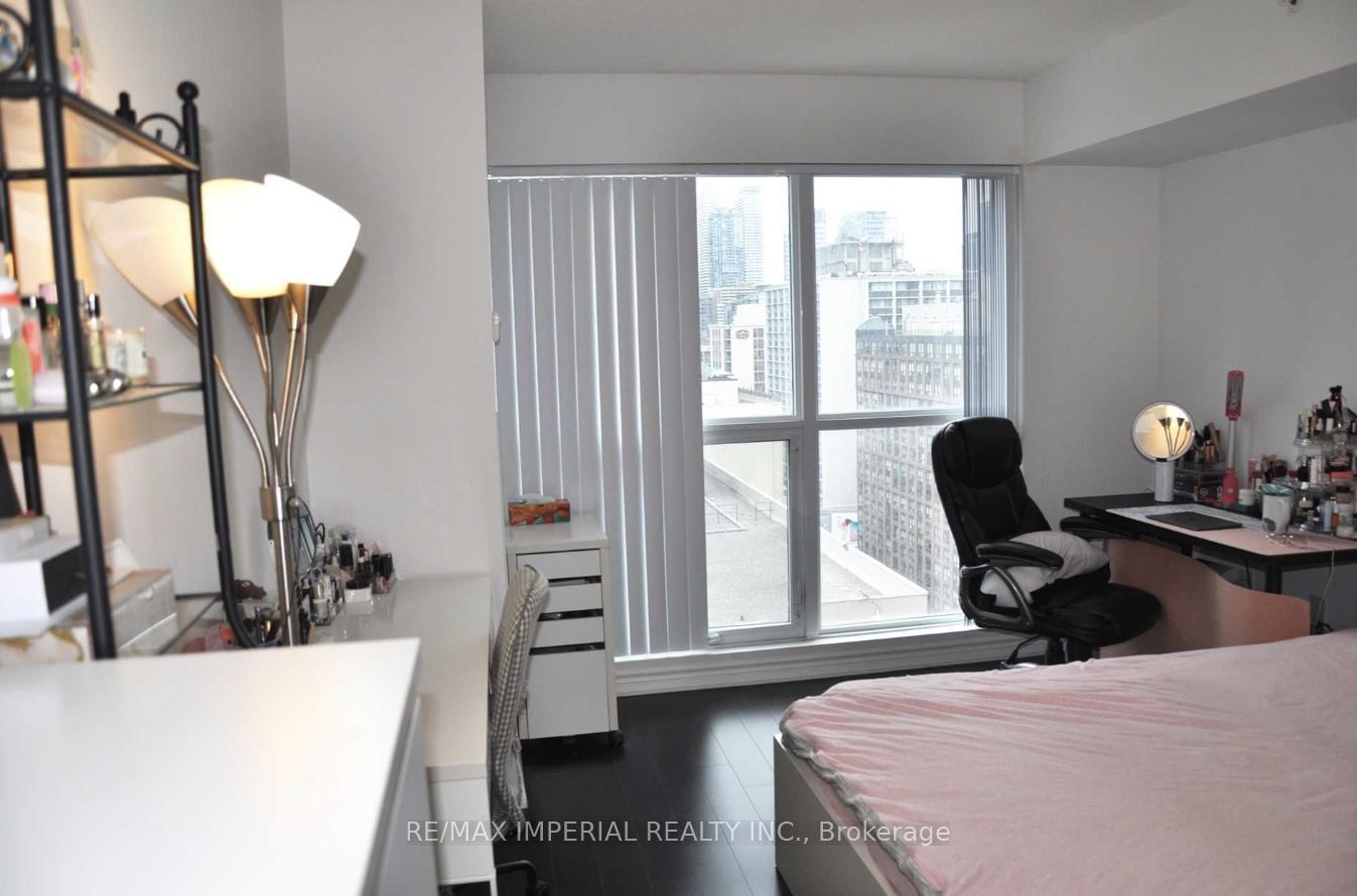 386 Yonge St, unit 1715 for sale - image #10