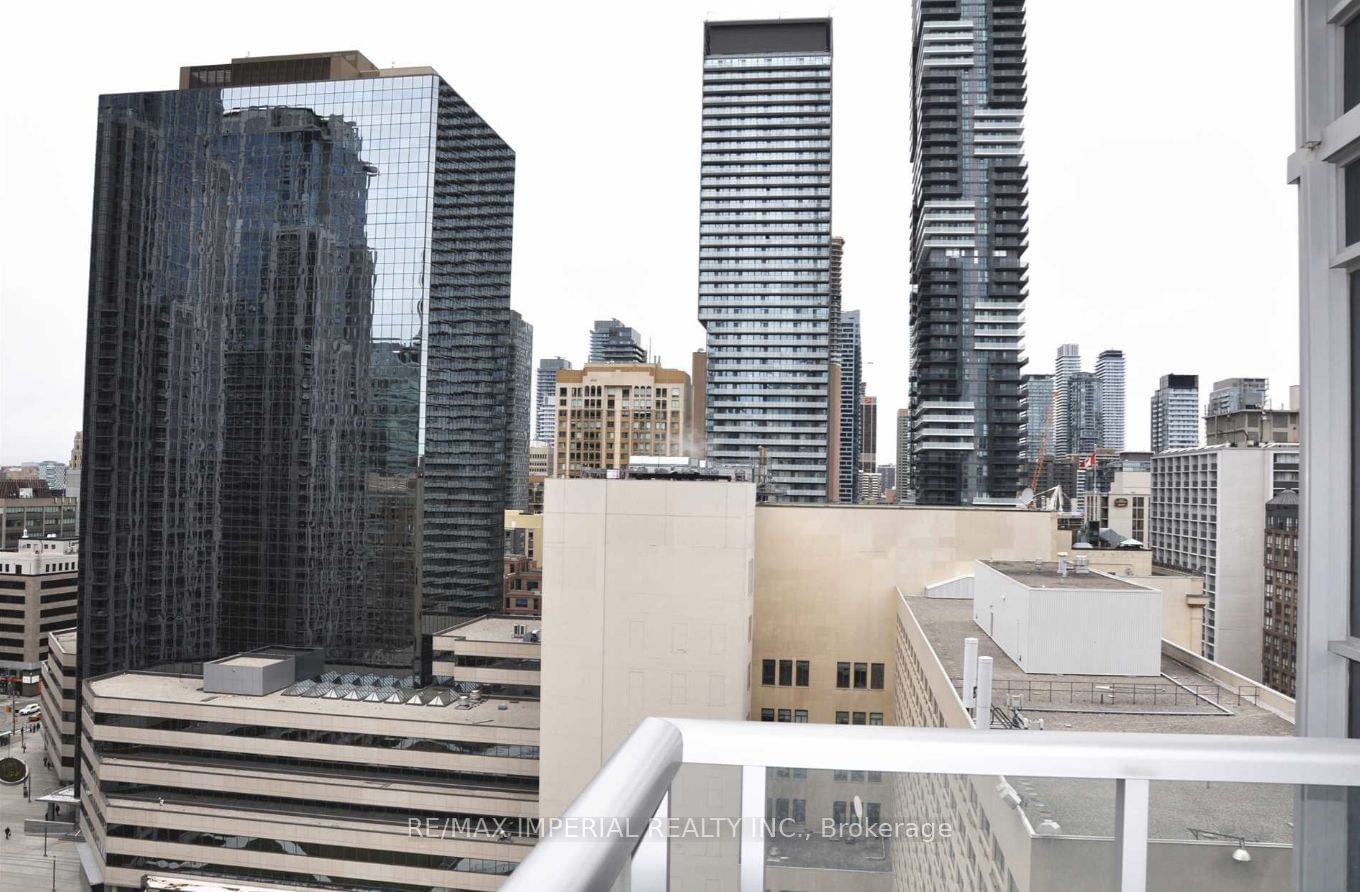 386 Yonge St, unit 1715 for sale - image #11