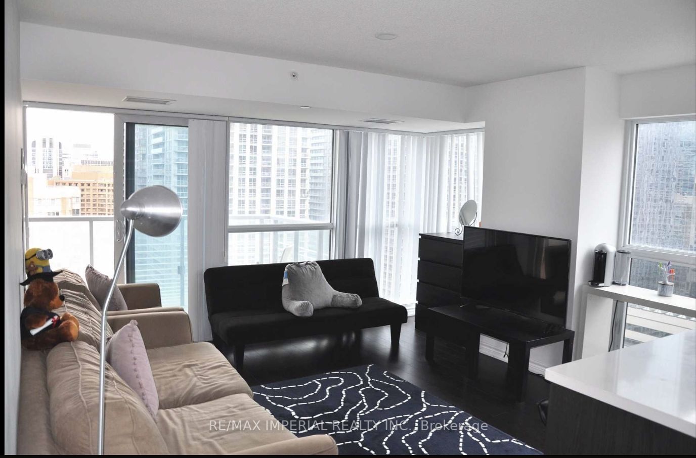 386 Yonge St, unit 1715 for sale