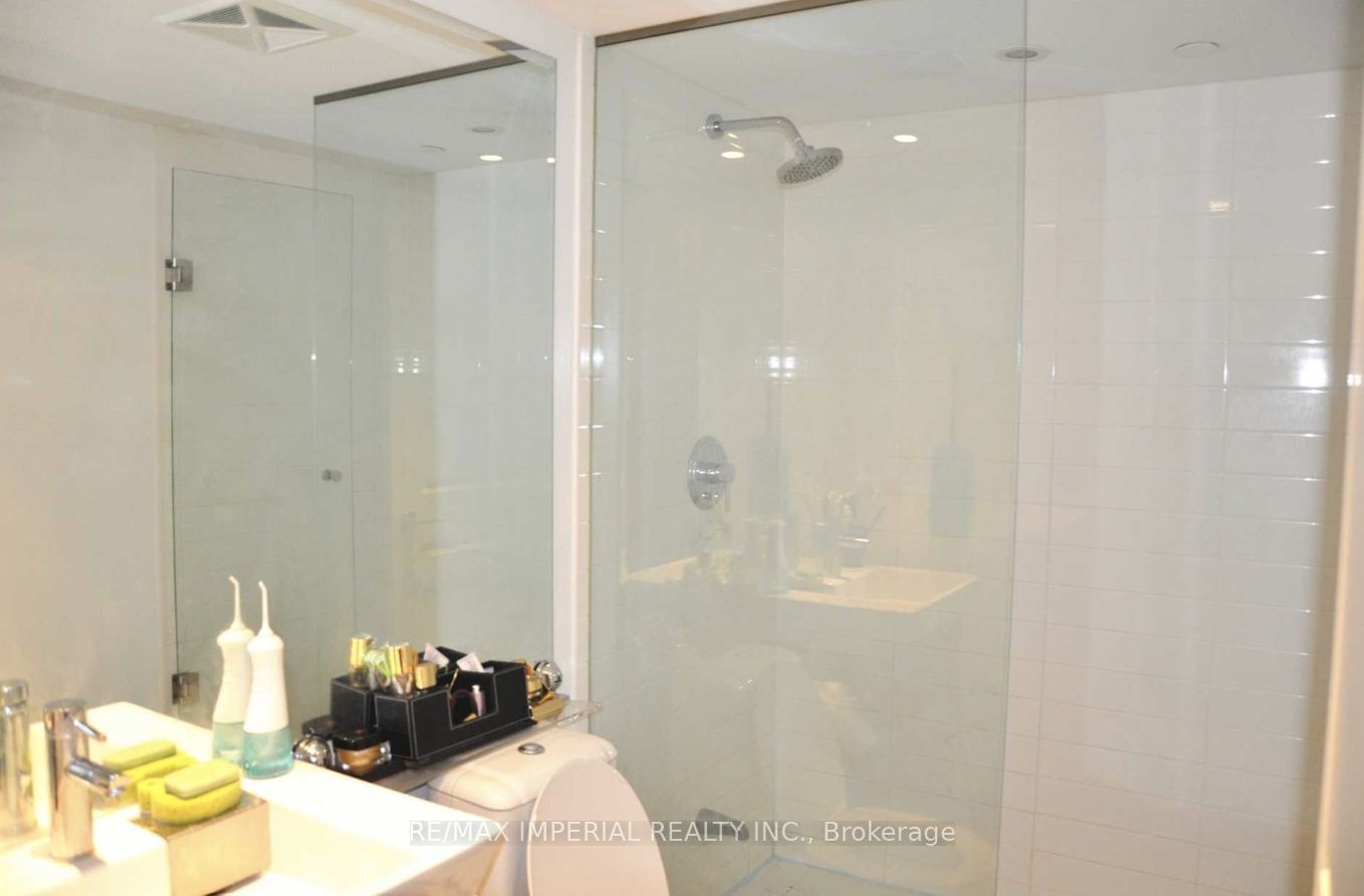 386 Yonge St, unit 1715 for sale - image #7