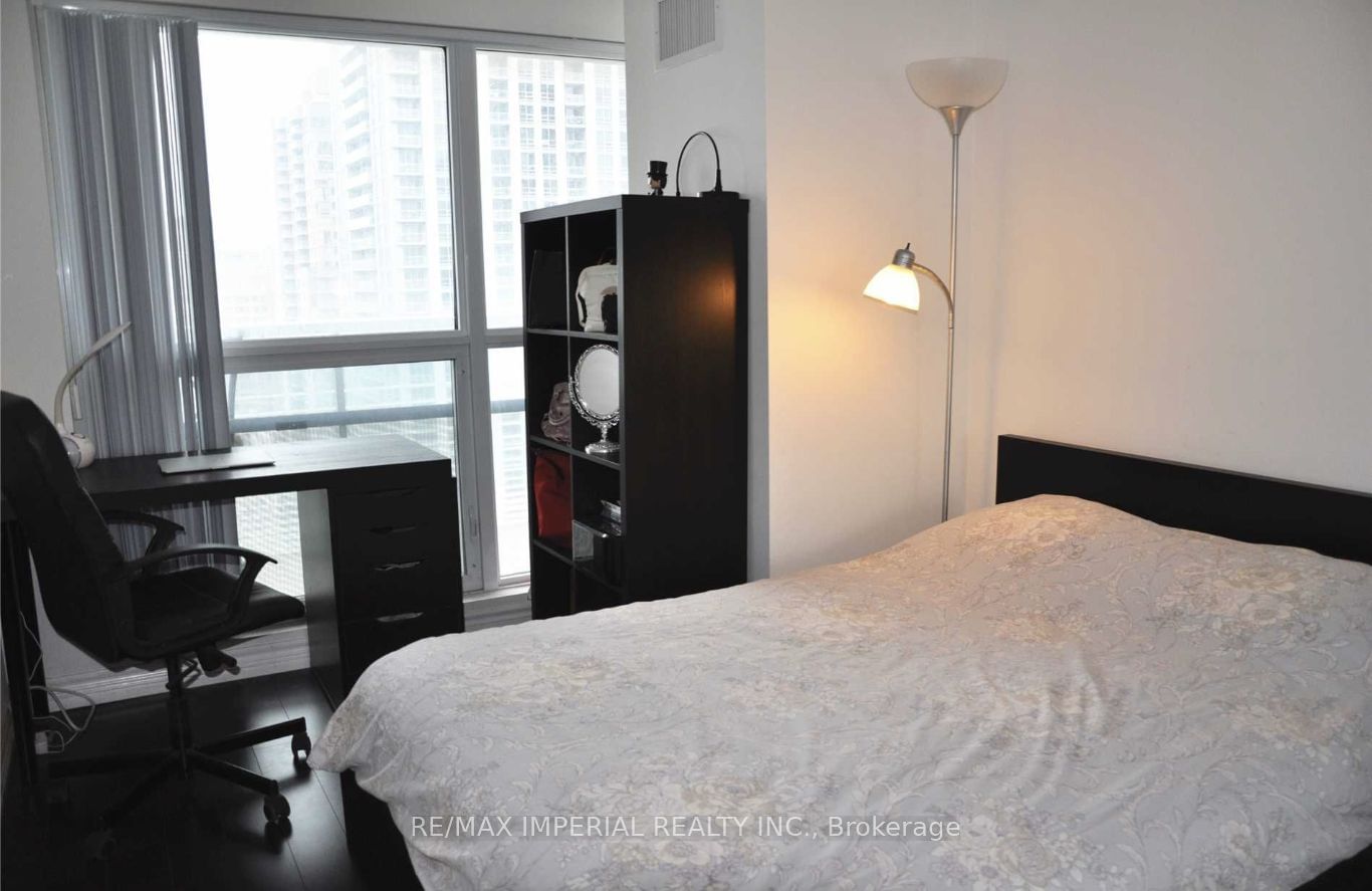 386 Yonge St, unit 1715 for sale - image #9