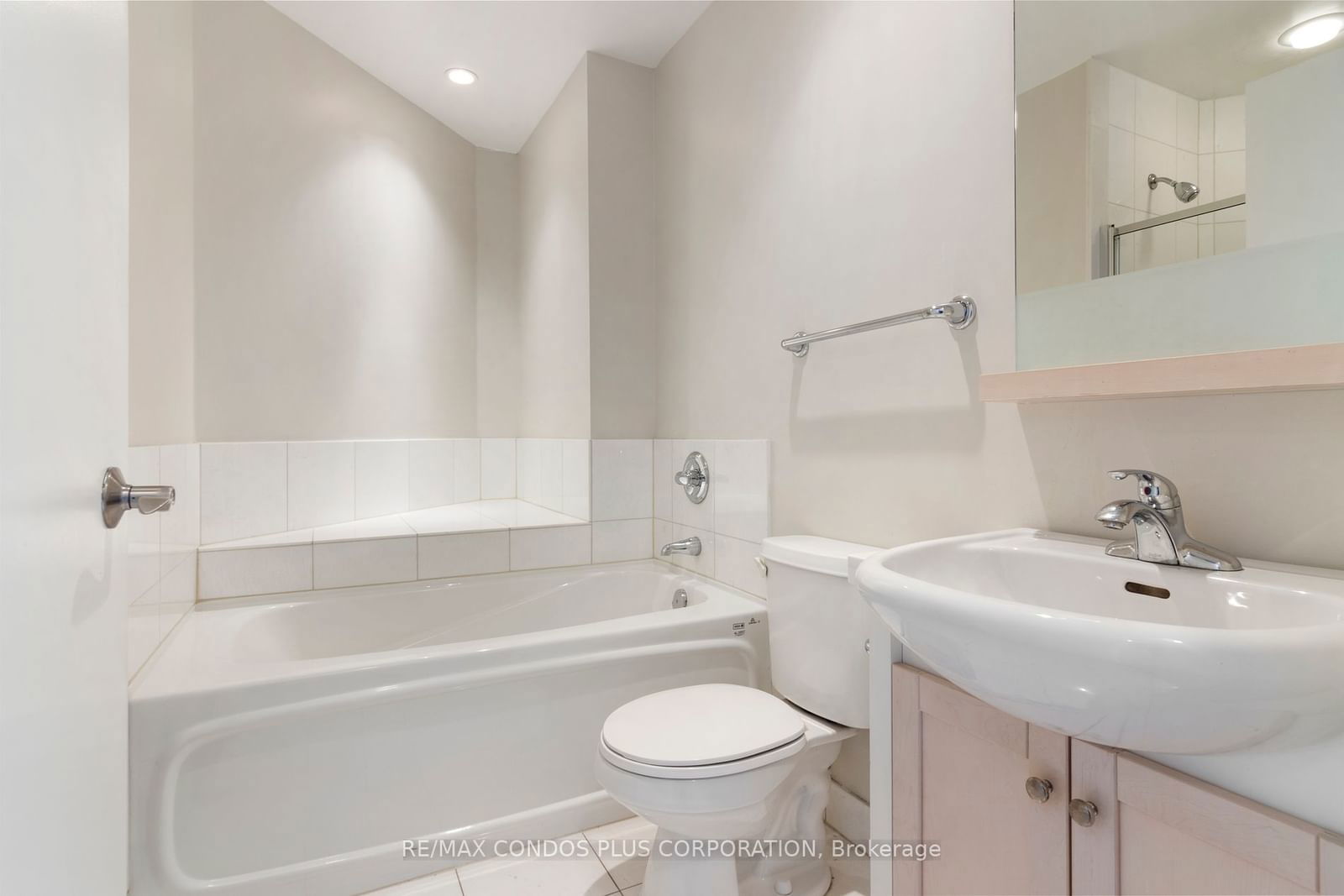 8 York St, unit 2507 for sale - image #25