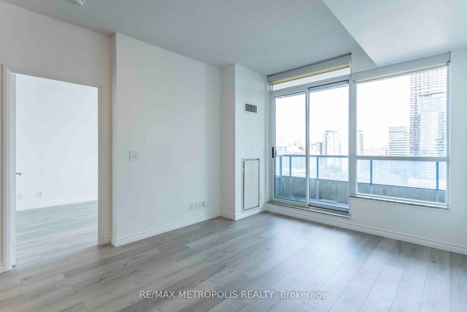 500 Sherbourne St, unit 1811 for sale