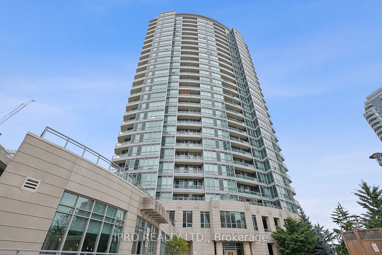 18 Holmes Ave, unit 1915 for rent