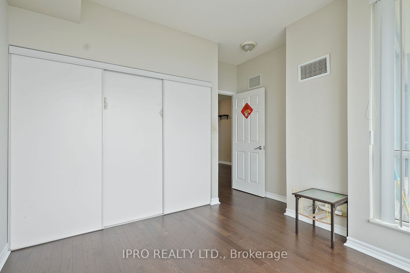 18 Holmes Ave, unit 1915 for rent