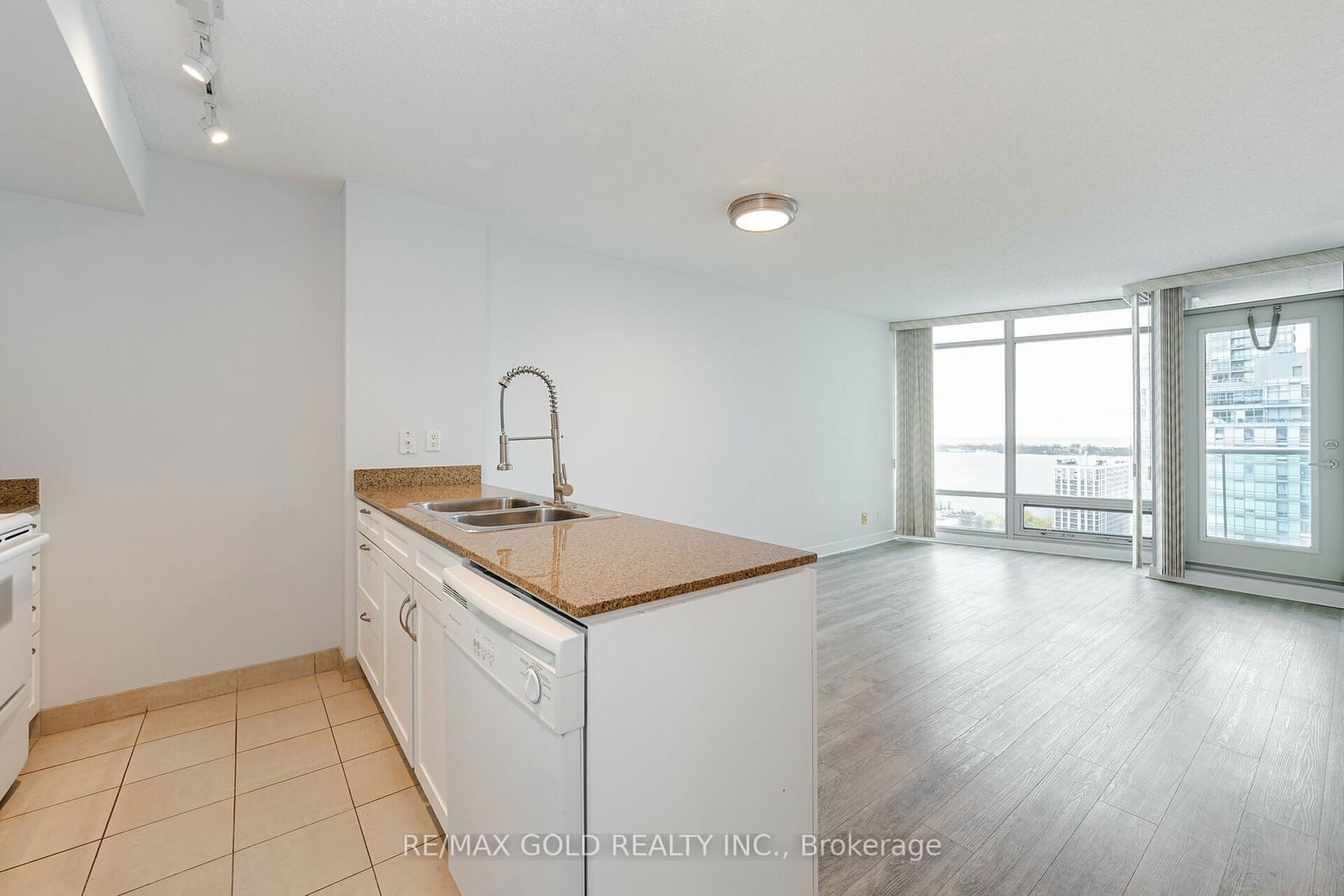 81 NAVY WHARF Cres, unit 2916 for rent - image #10