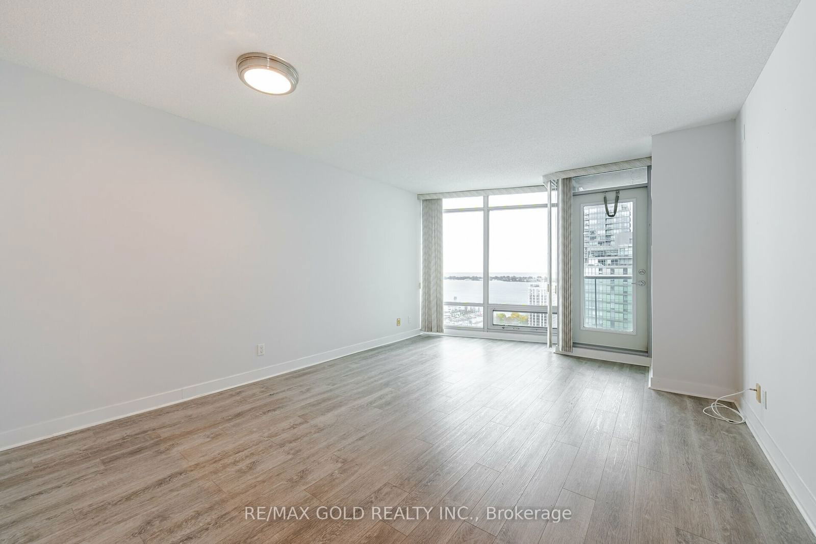 81 NAVY WHARF Cres, unit 2916 for rent - image #11