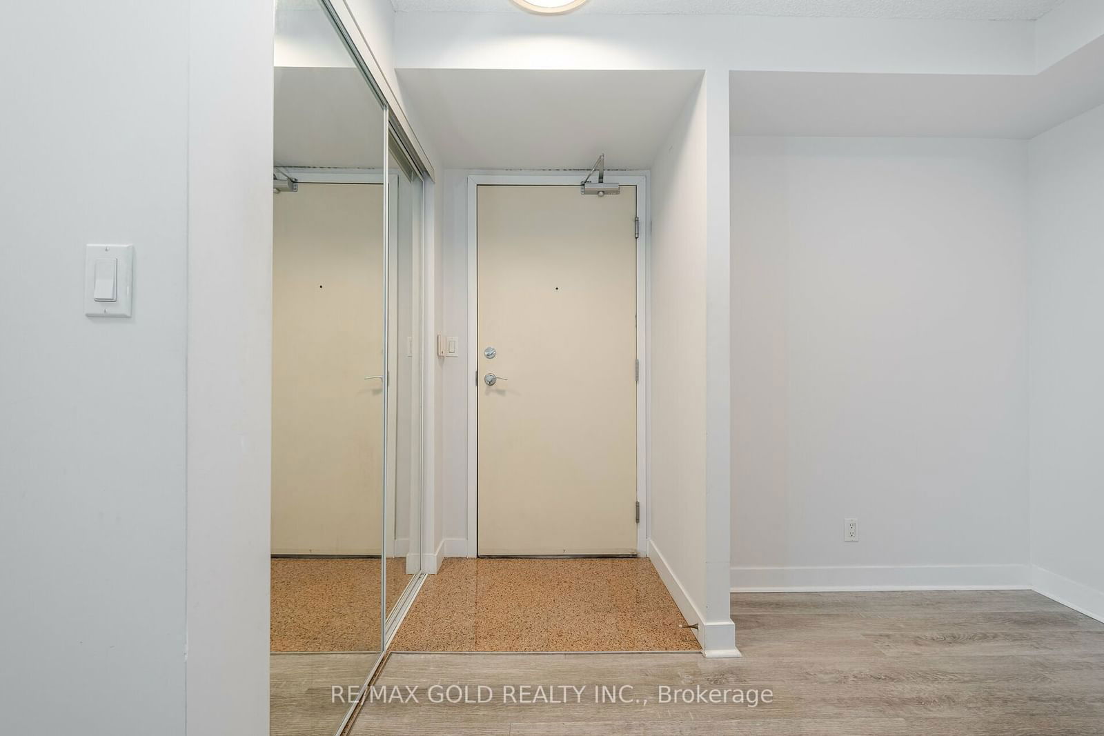 81 NAVY WHARF Cres, unit 2916 for rent - image #3