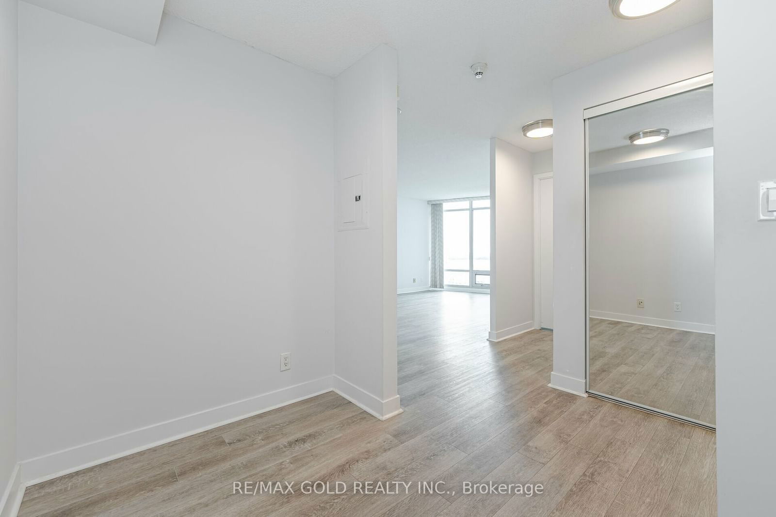 81 NAVY WHARF Cres, unit 2916 for rent - image #5