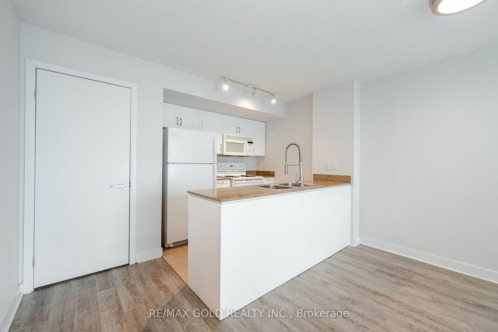 81 NAVY WHARF Cres, unit 2916 for rent - image #8