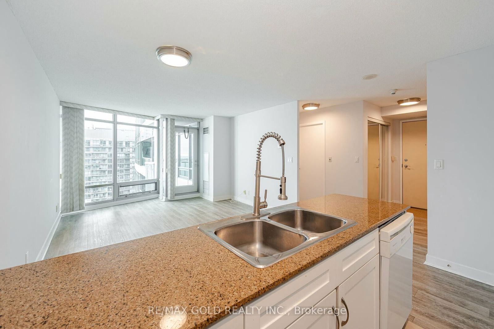 81 NAVY WHARF Cres, unit 2916 for rent - image #9