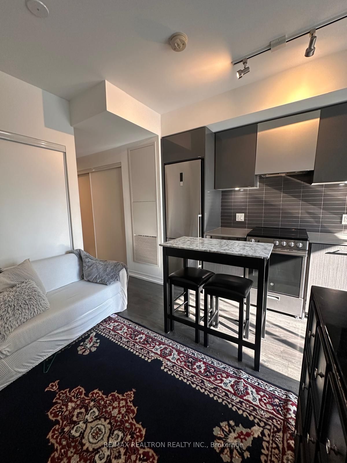 251 Jarvis St, unit 218 for rent