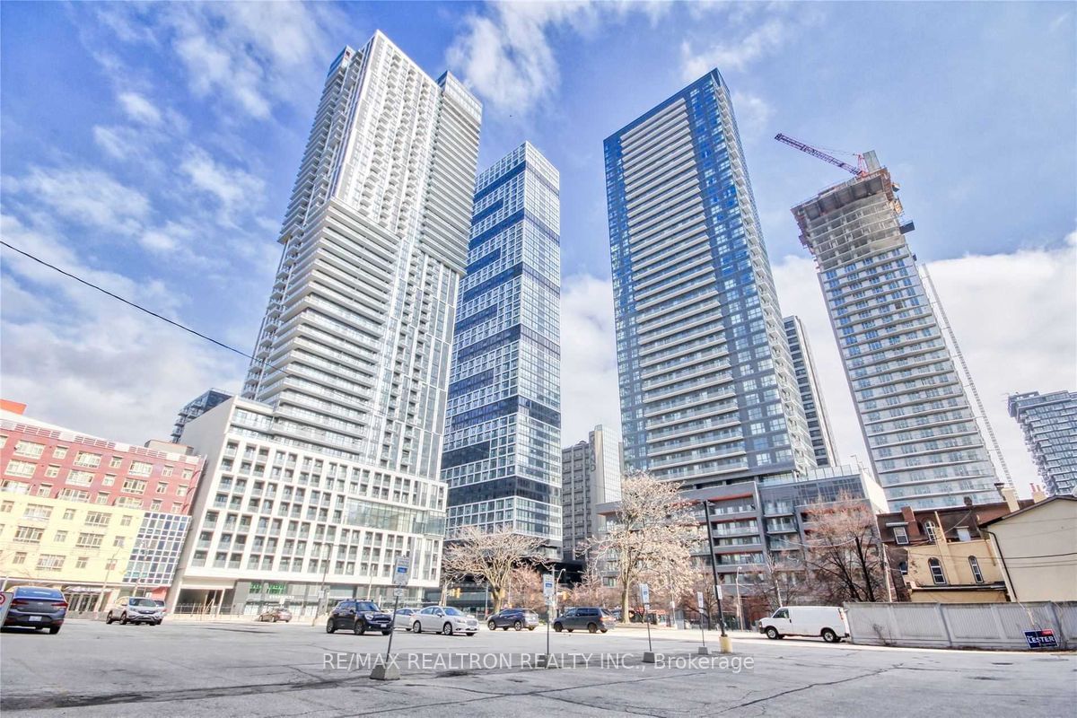 251 Jarvis St, unit 218 for rent - image #3