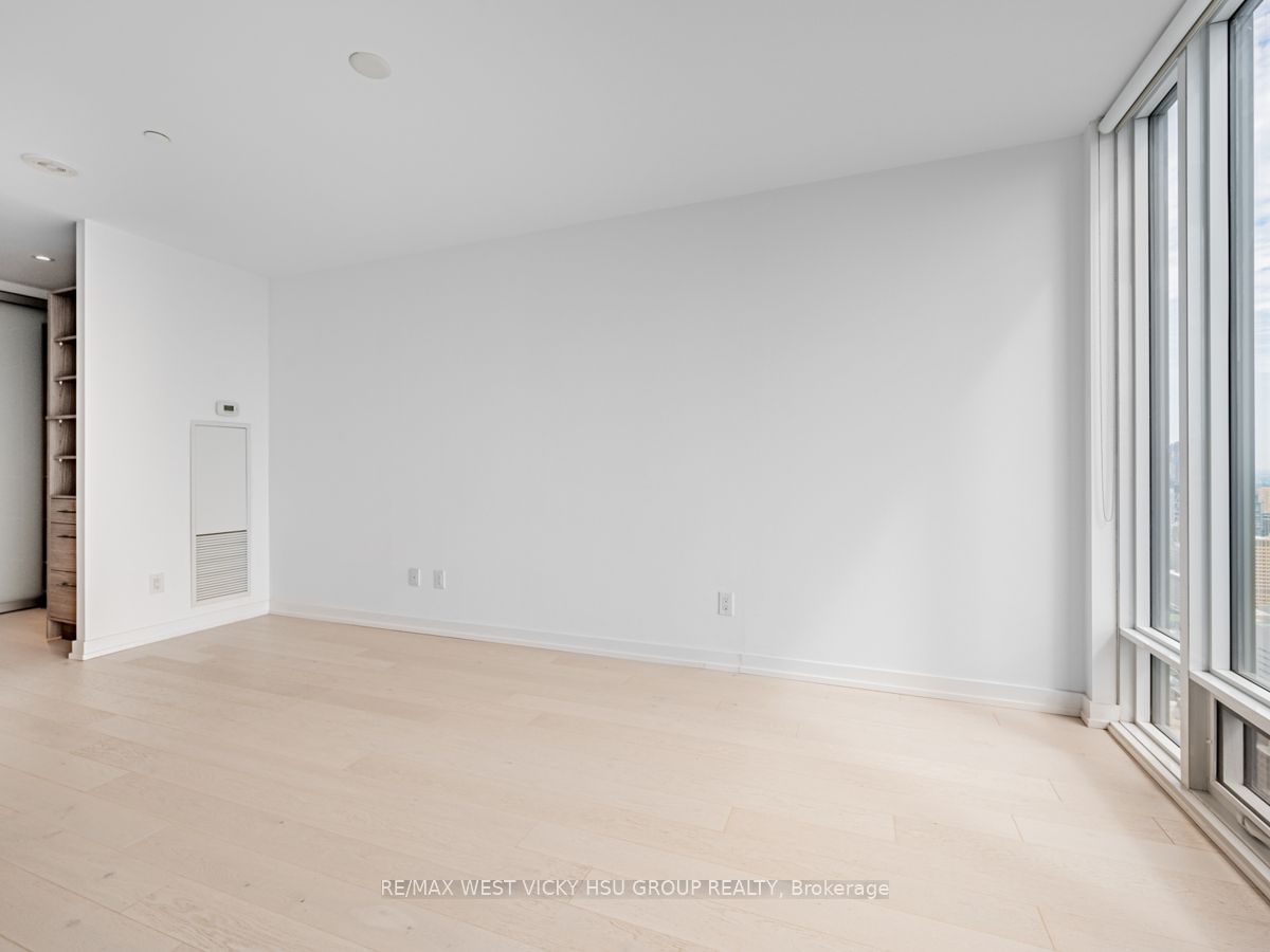 488 University Ave, unit 5302 for sale - image #21