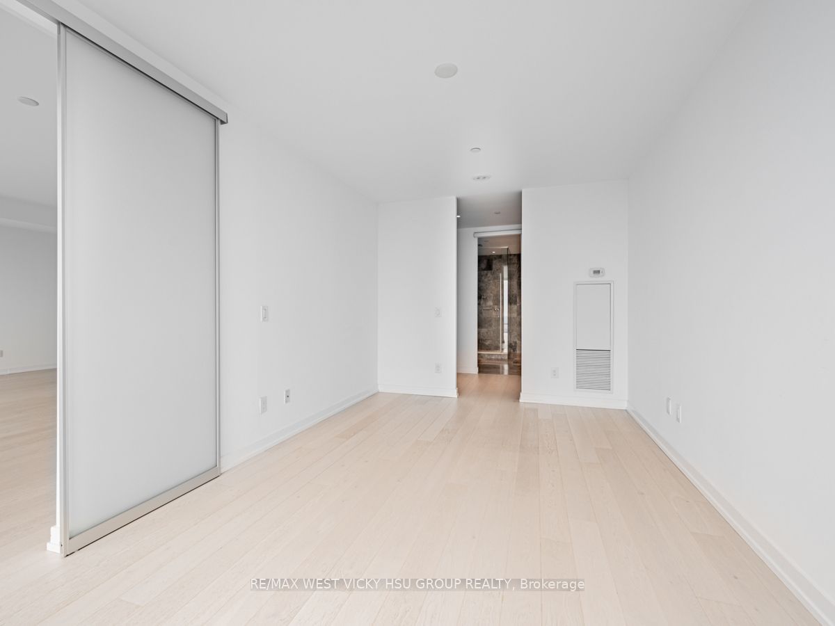 488 University Ave, unit 5302 for sale - image #22