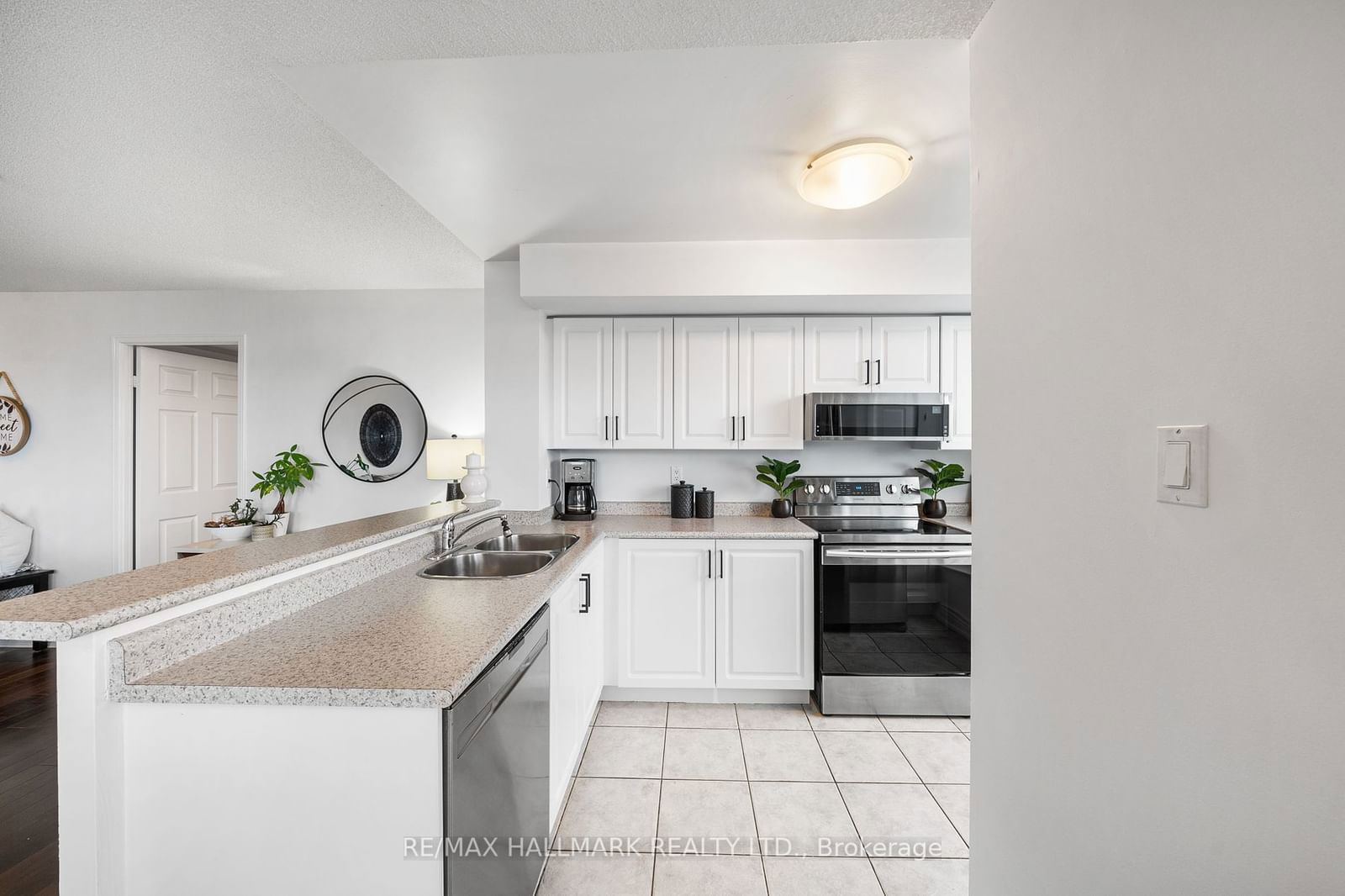 109 Front St E, unit 1006 for sale