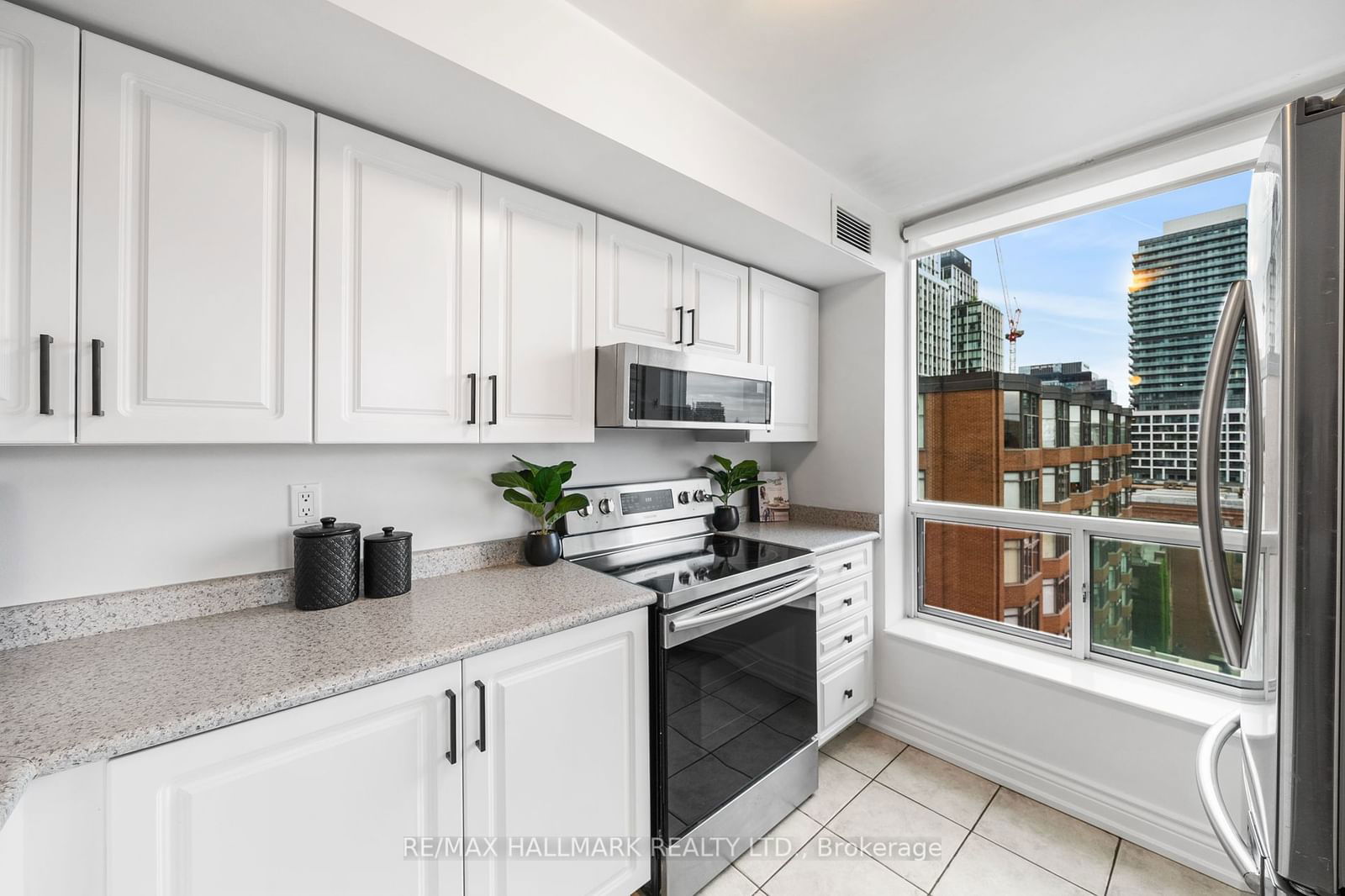 109 Front St E, unit 1006 for sale