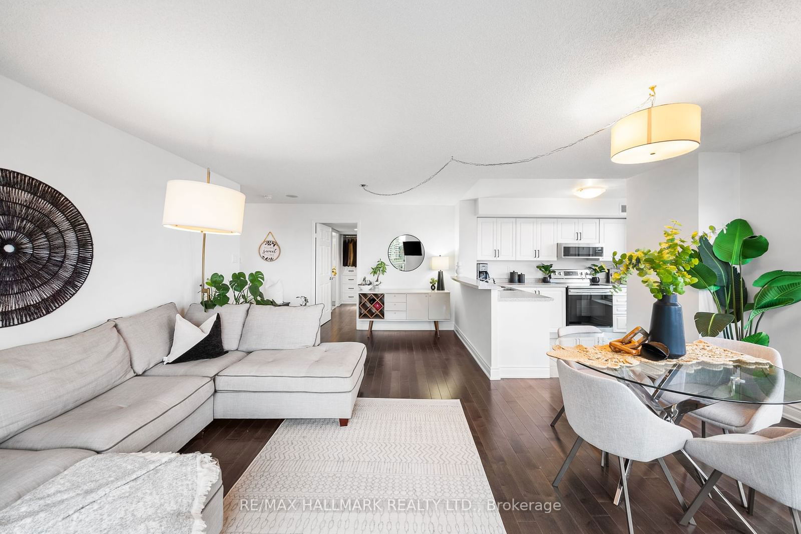 109 Front St E, unit 1006 for sale