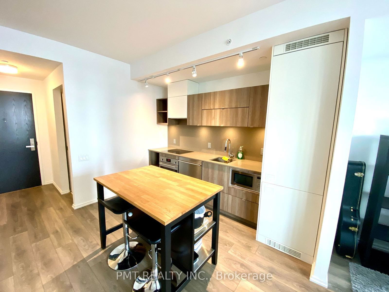 125 Peter St, unit 2711 for rent - image #2