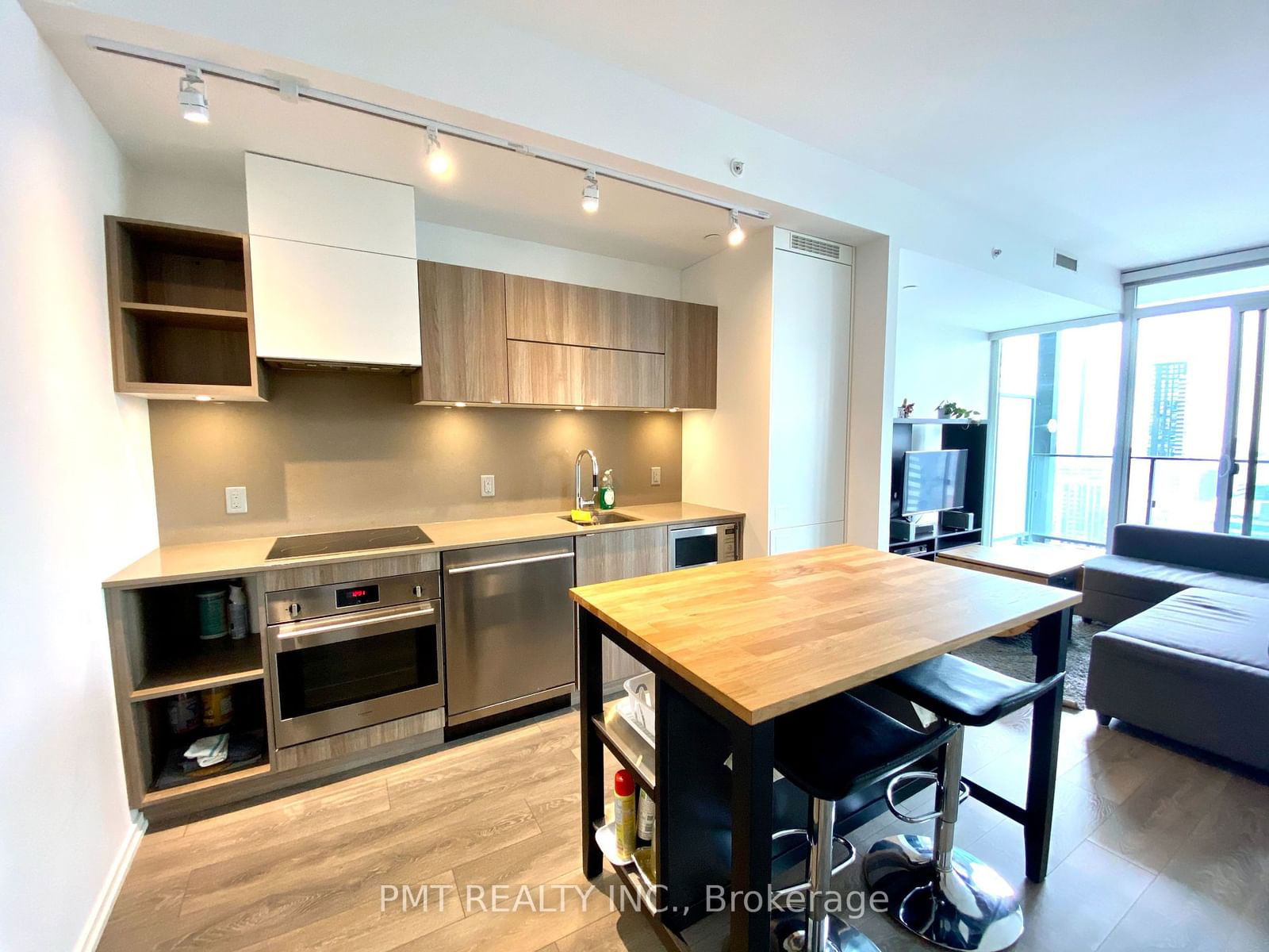 125 Peter St, unit 2711 for rent - image #3