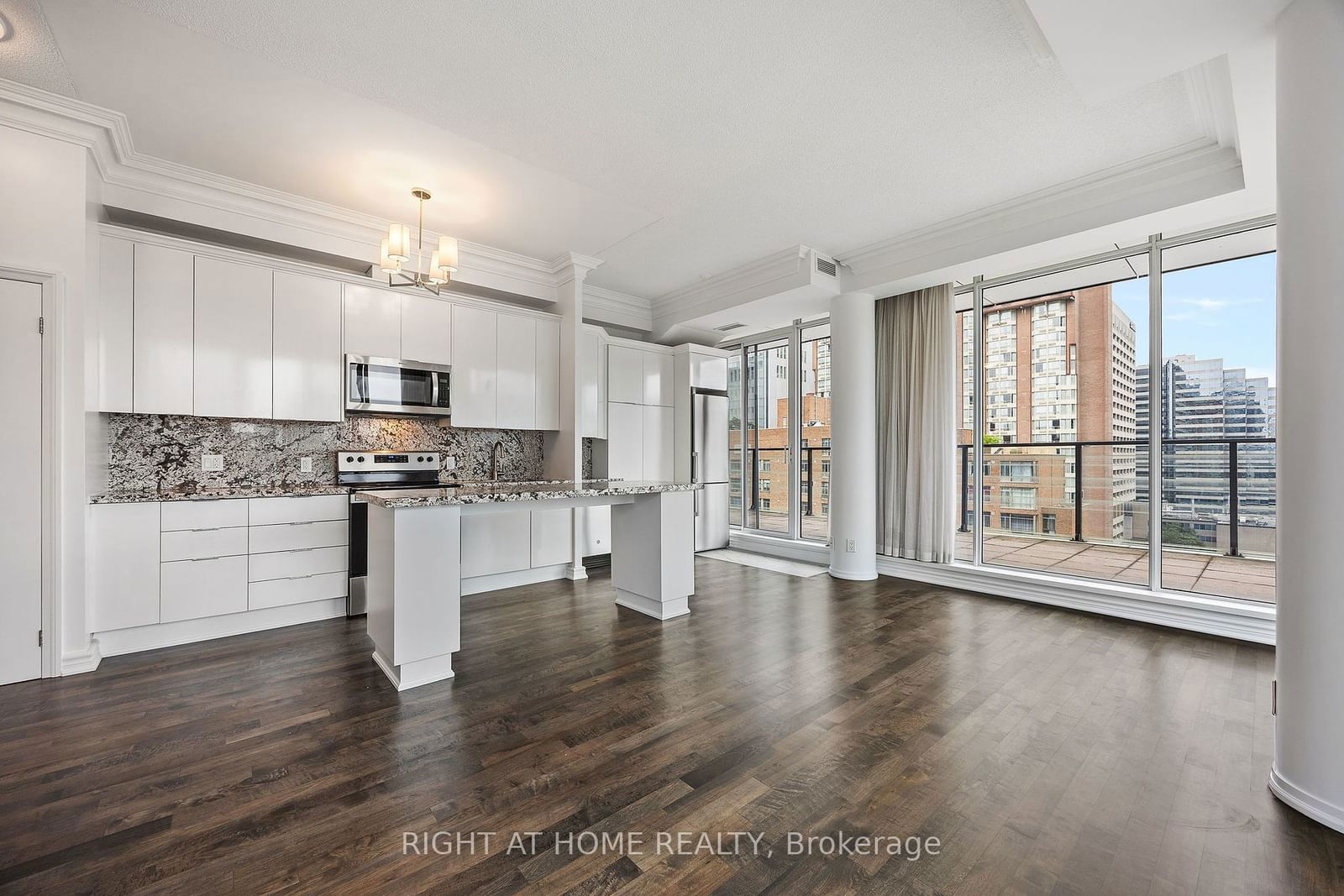 111 Elizabeth St, unit 1829Lph for sale