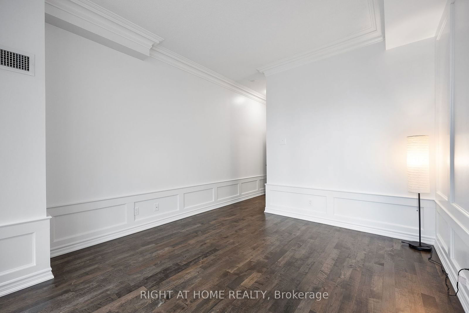 111 Elizabeth St, unit 1829Lph for sale