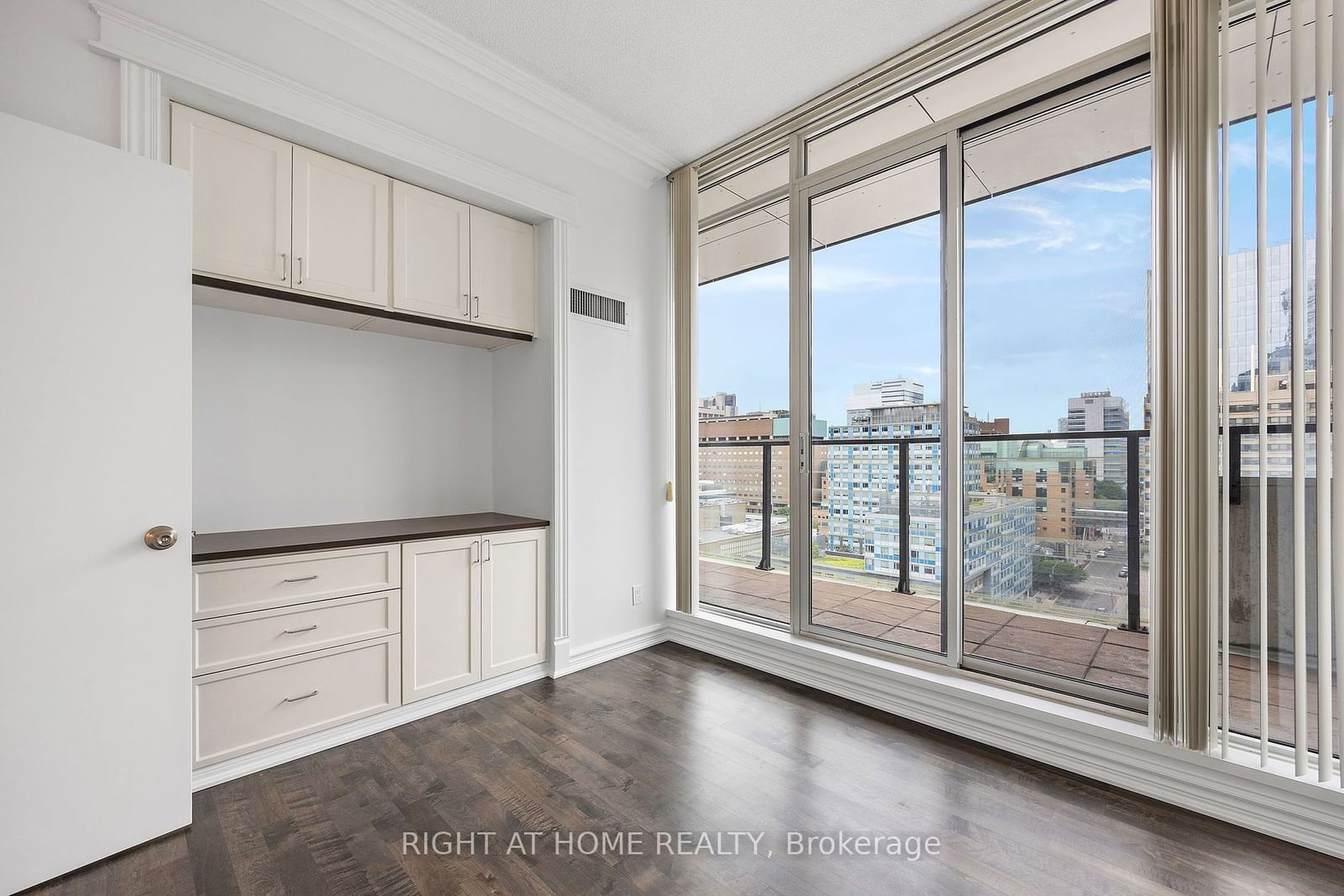 111 Elizabeth St, unit 1829Lph for sale - image #16