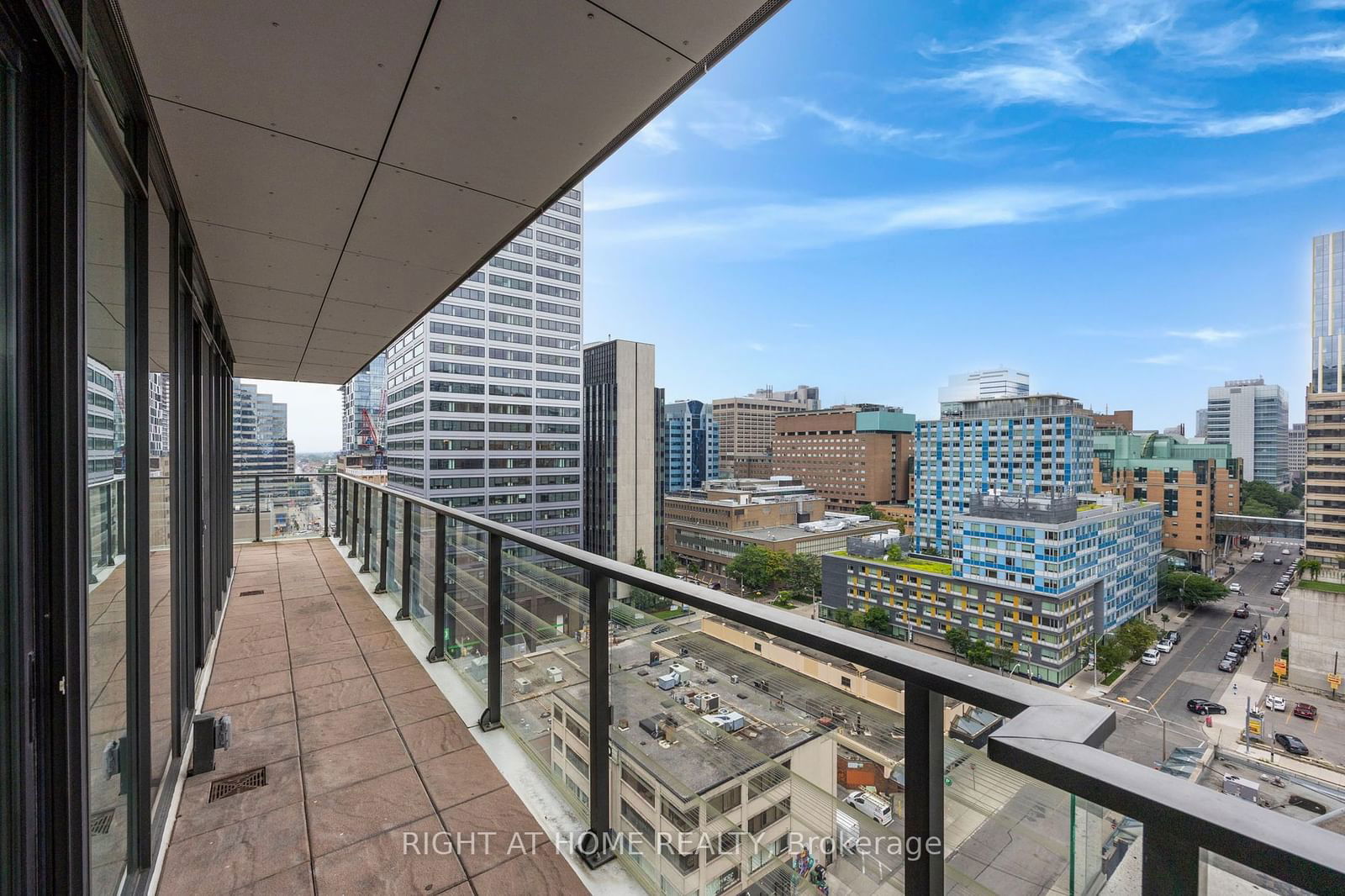 111 Elizabeth St, unit 1829Lph for sale