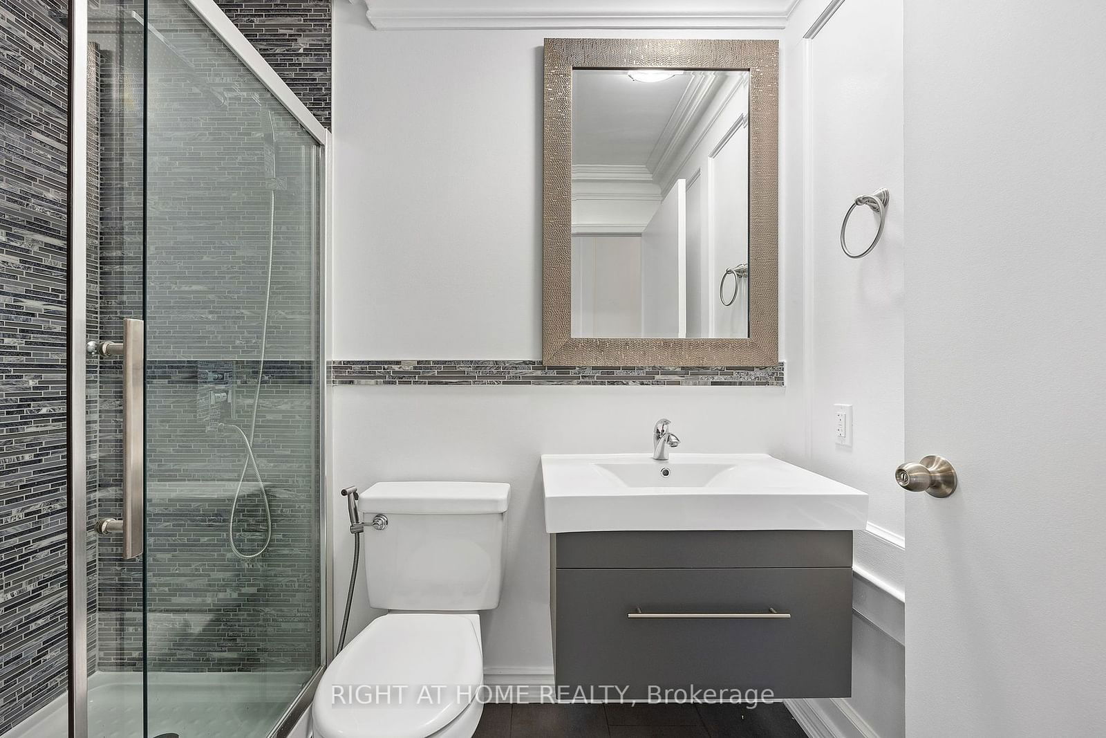 111 Elizabeth St, unit 1829Lph for sale