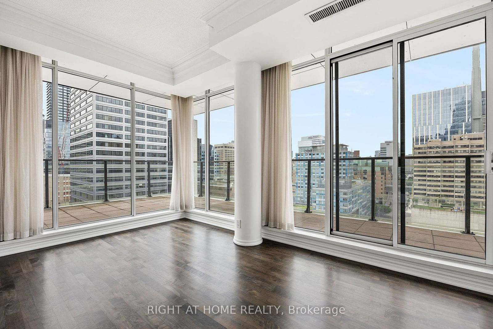 111 Elizabeth St, unit 1829Lph for sale