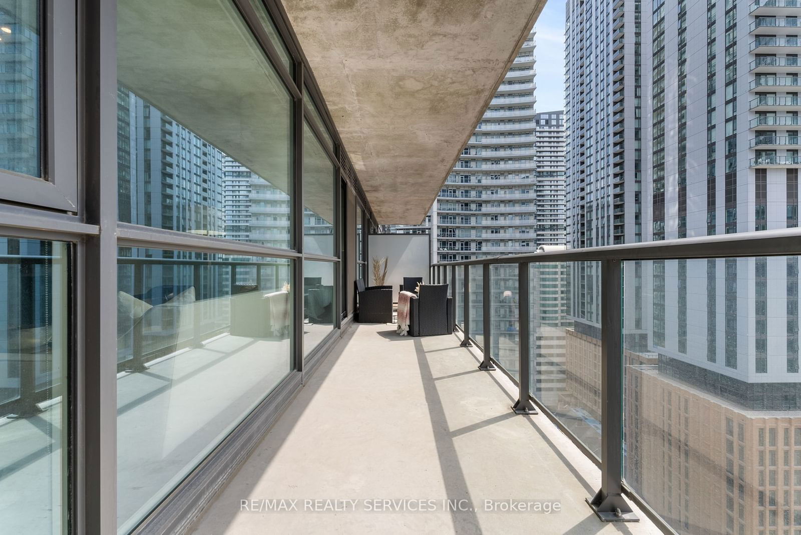 290 Adelaide St W, unit 1901 for sale