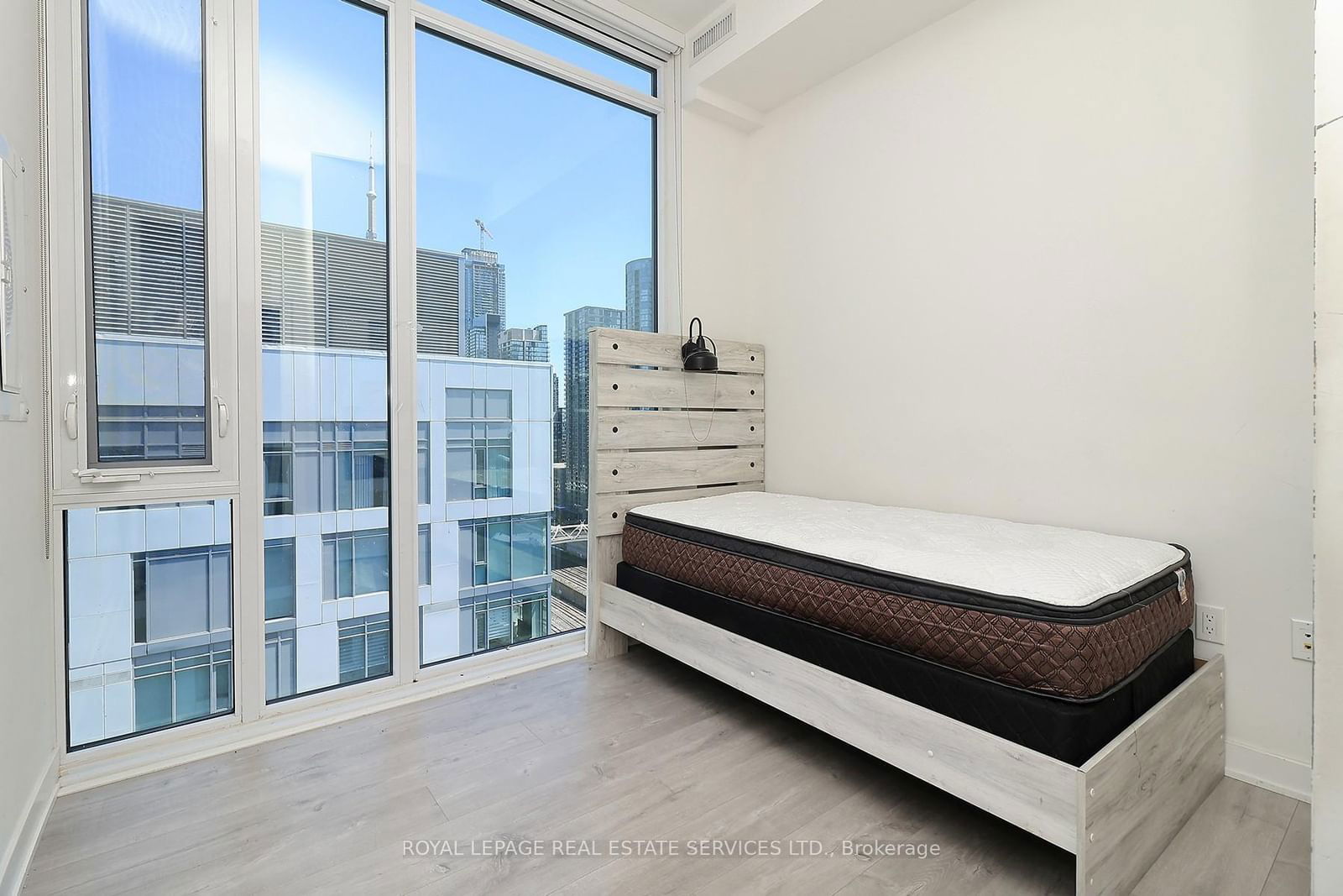 27 Bathurst St, unit 1901W for rent - image #7