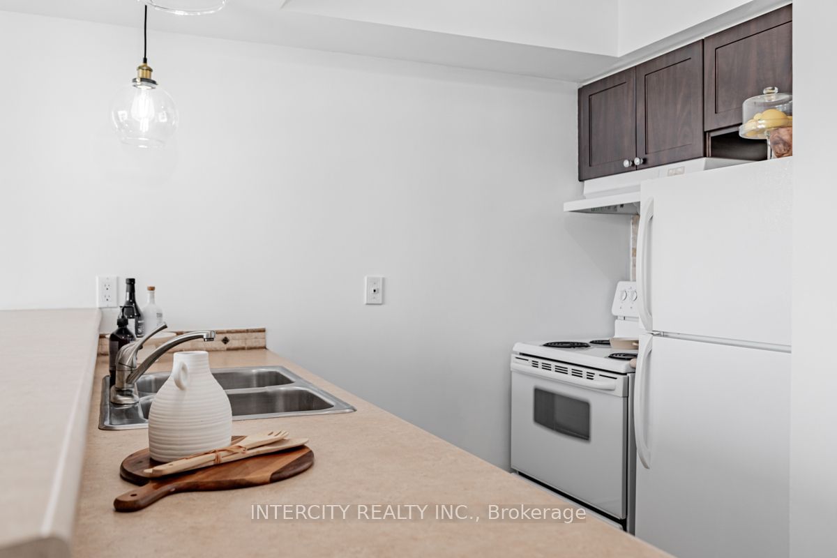 801 King St W, unit 924 for sale