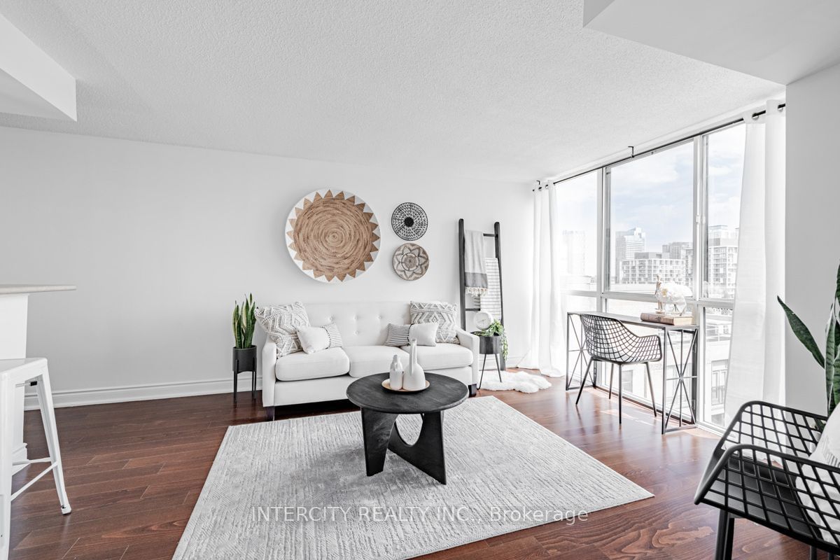 801 King St W, unit 924 for sale - image #5