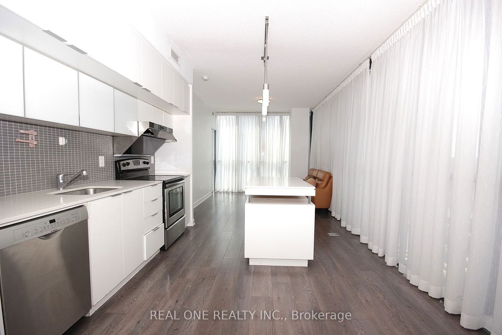 110 Charles St E, unit 3505 for rent - image #8