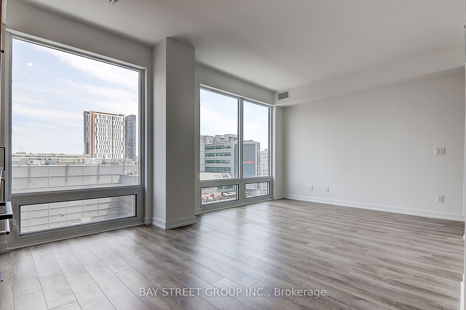 20 Edward St, unit 1002 for sale