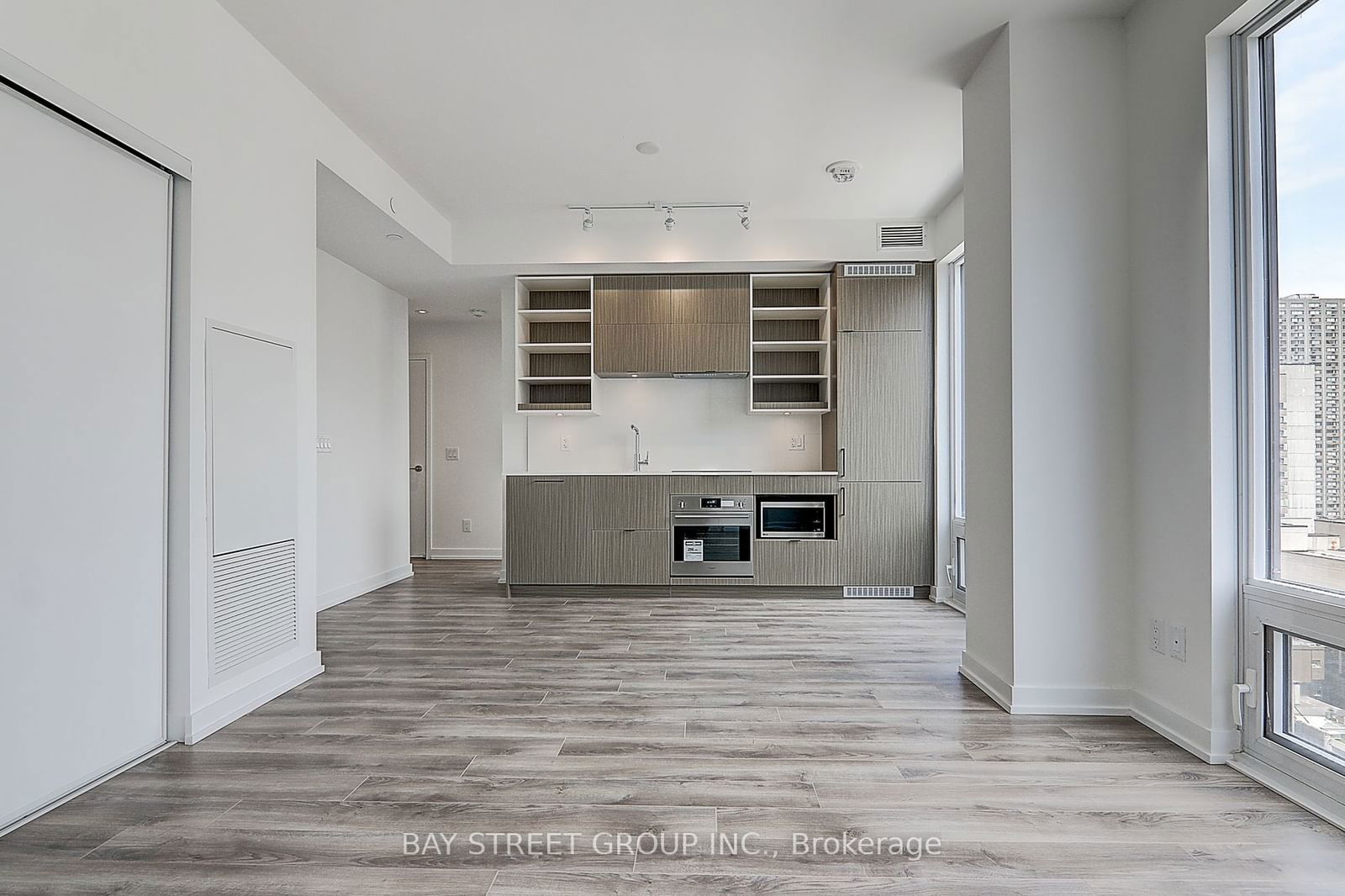 20 Edward St, unit 1002 for sale