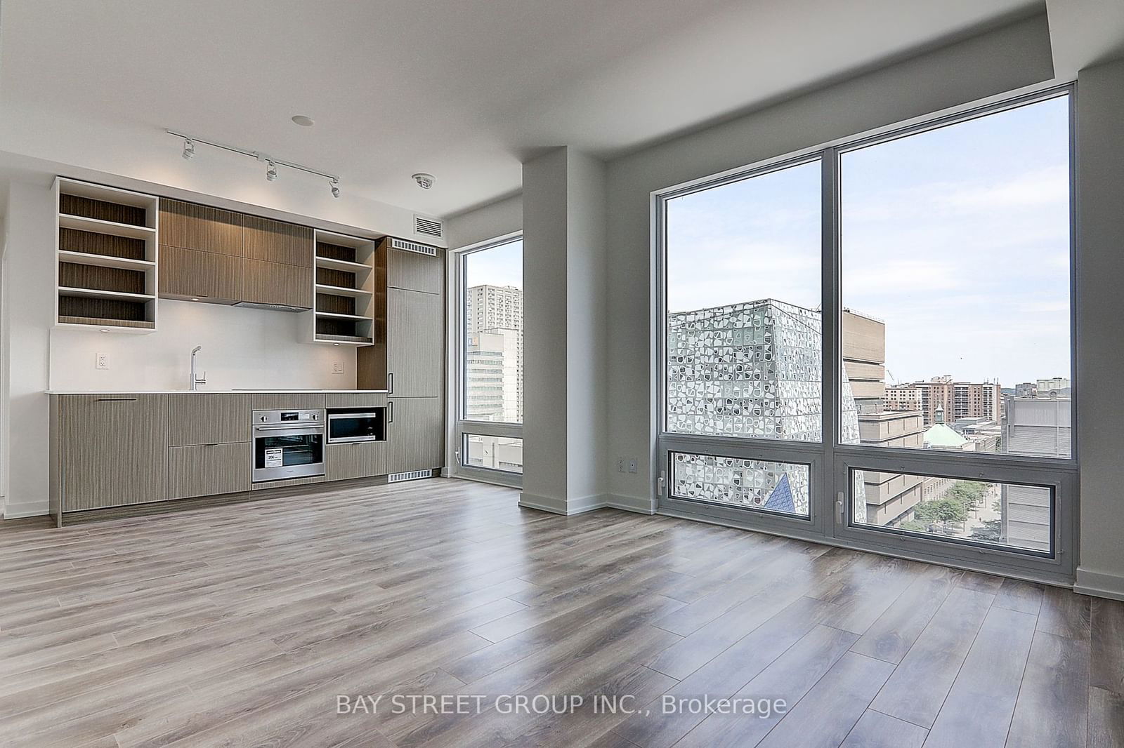 20 Edward St, unit 1002 for sale