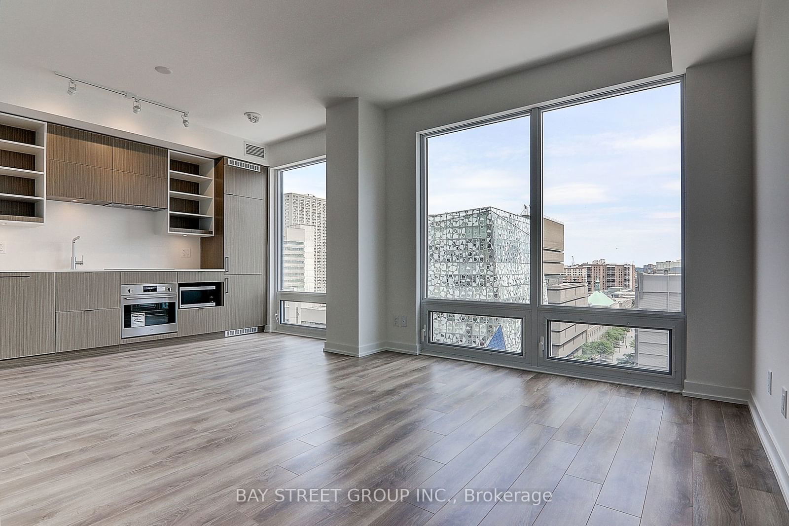 20 Edward St, unit 1002 for sale