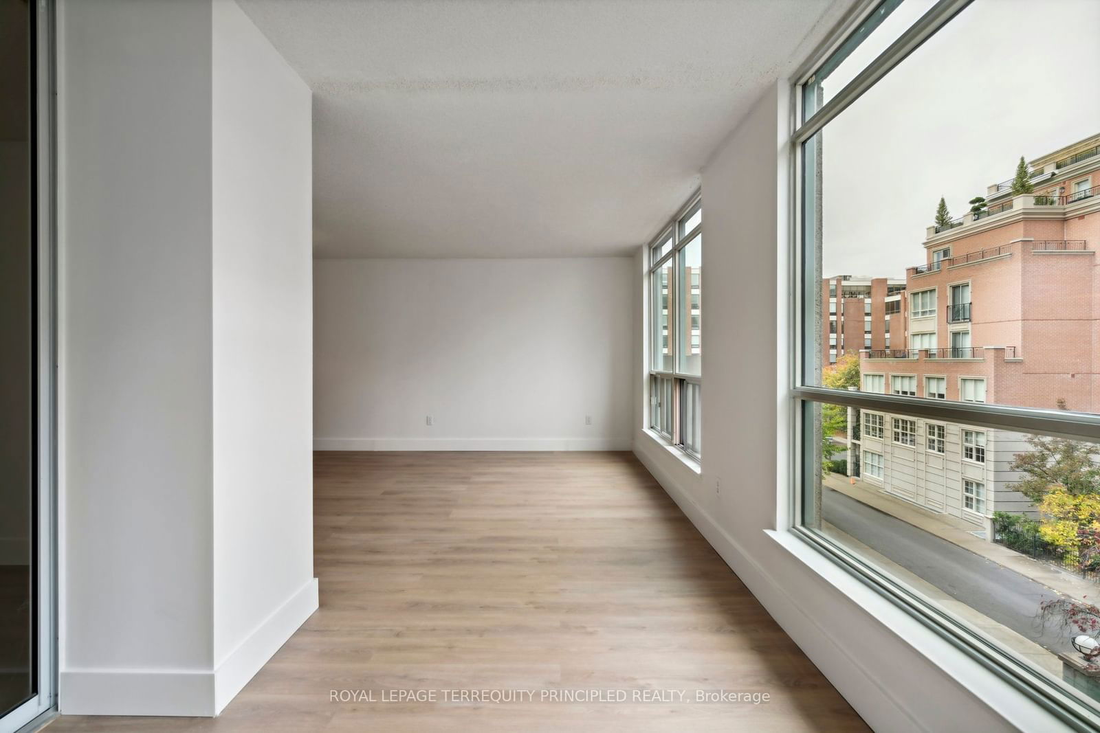 942 Yonge St, unit 418 for sale - image #14