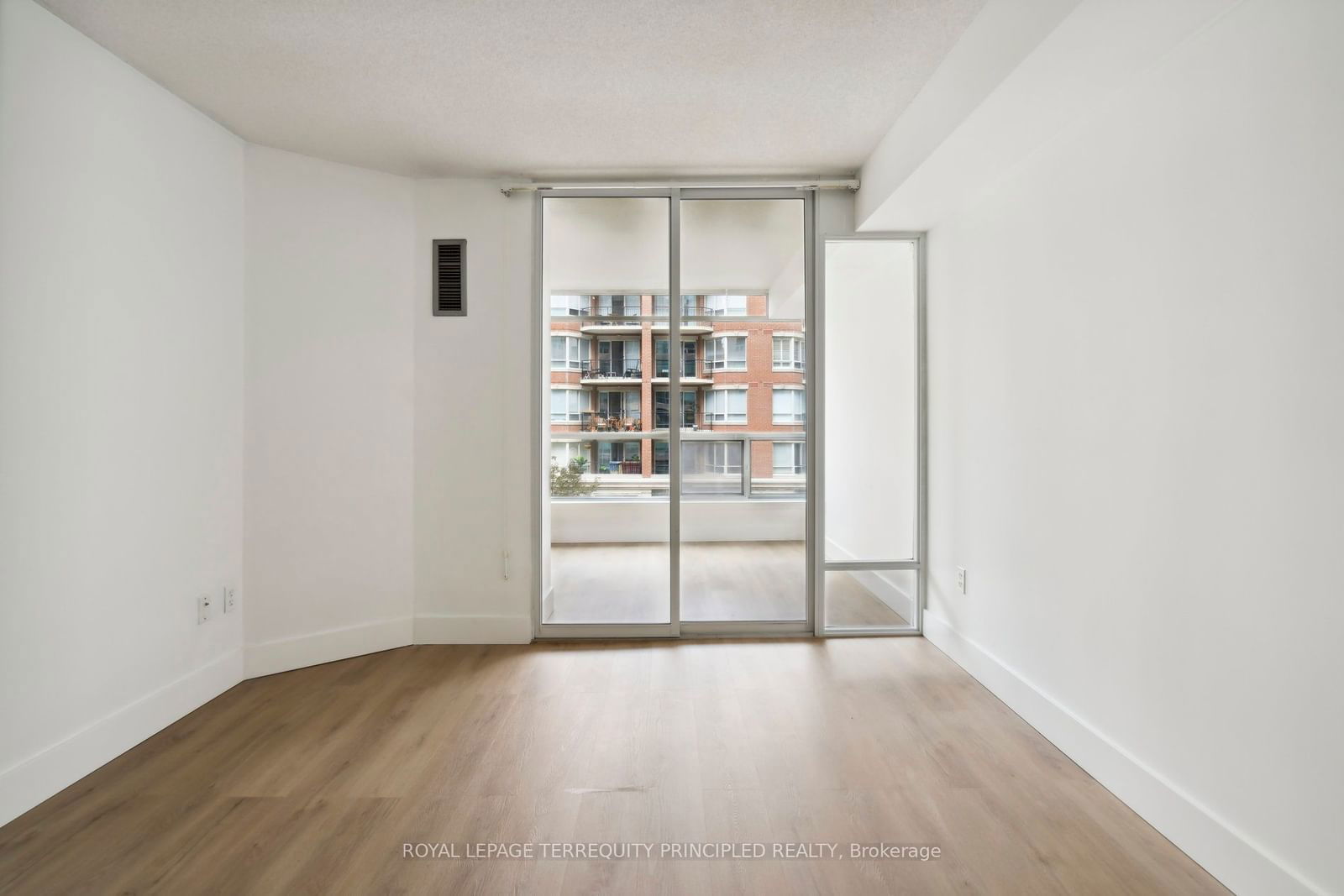 942 Yonge St, unit 418 for sale - image #16