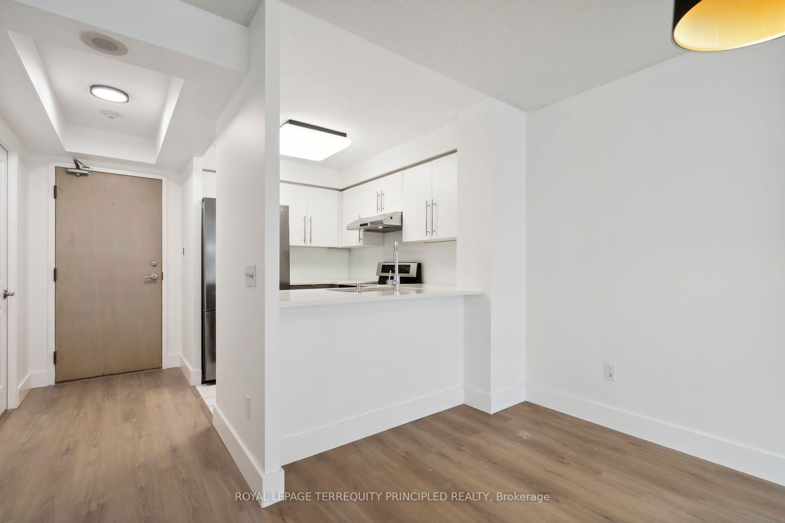 942 Yonge St, unit 418 for sale - image #7