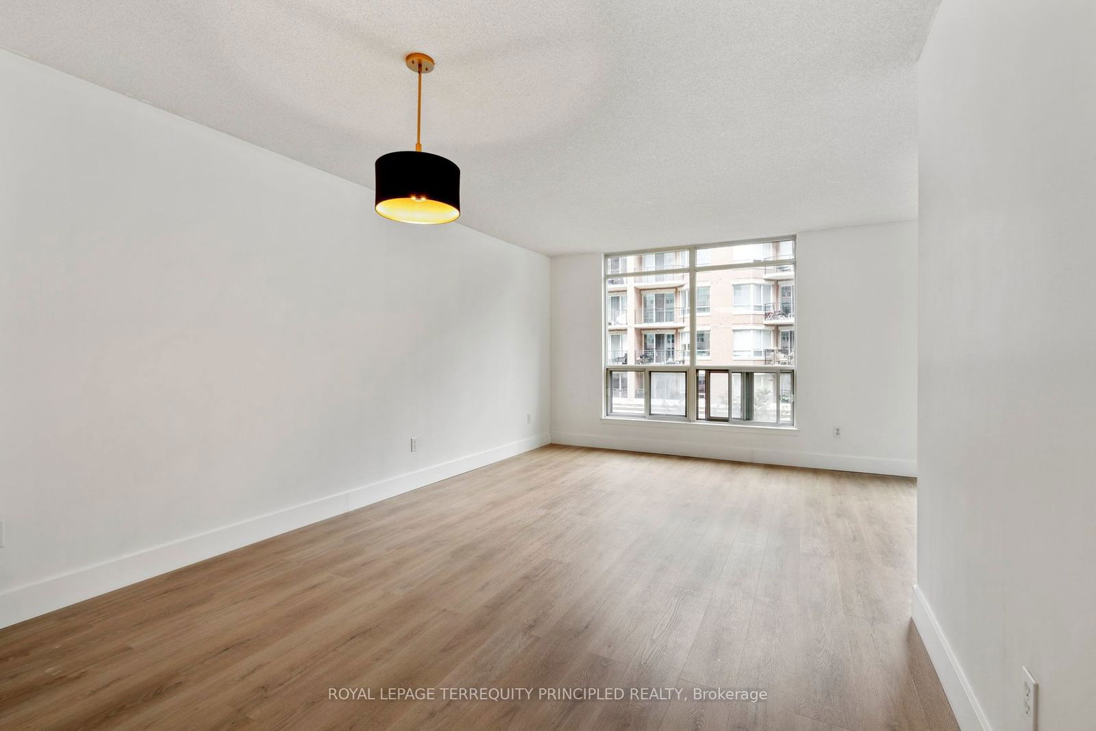 942 Yonge St, unit 418 for sale - image #8