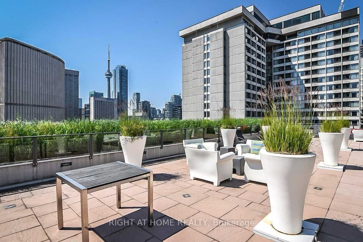 111 Elizabeth St, unit 1702 for sale - image #38